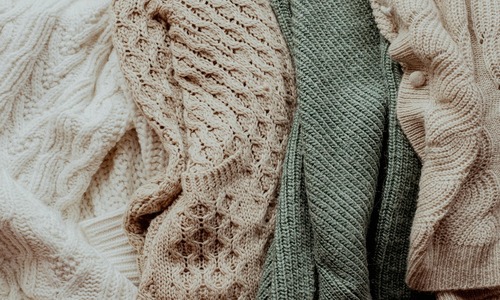 Sweatshirt vs Sweater – What’s The Difference?